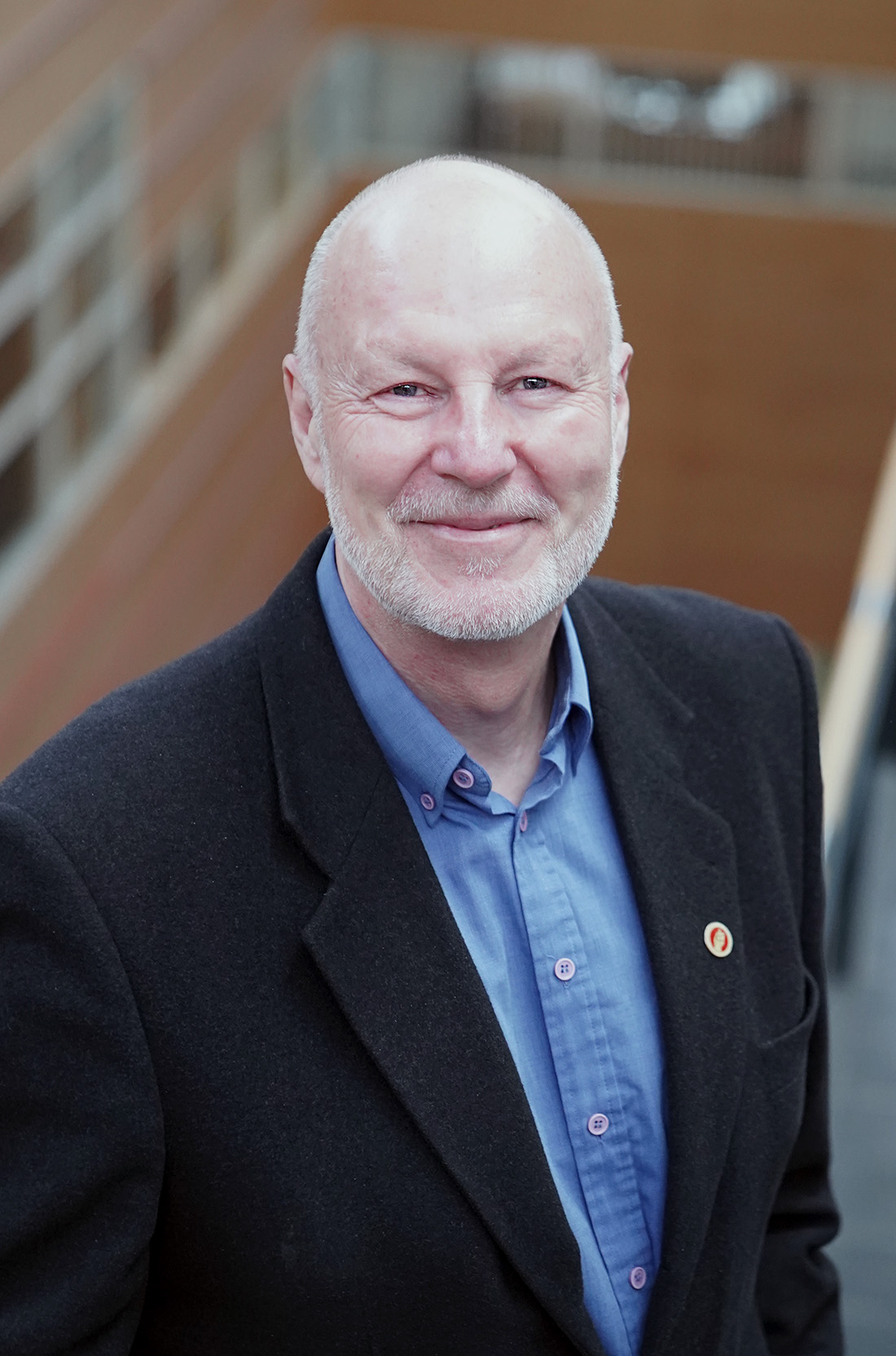 A photo of Ivar Braten in a dark suit and blue shirt